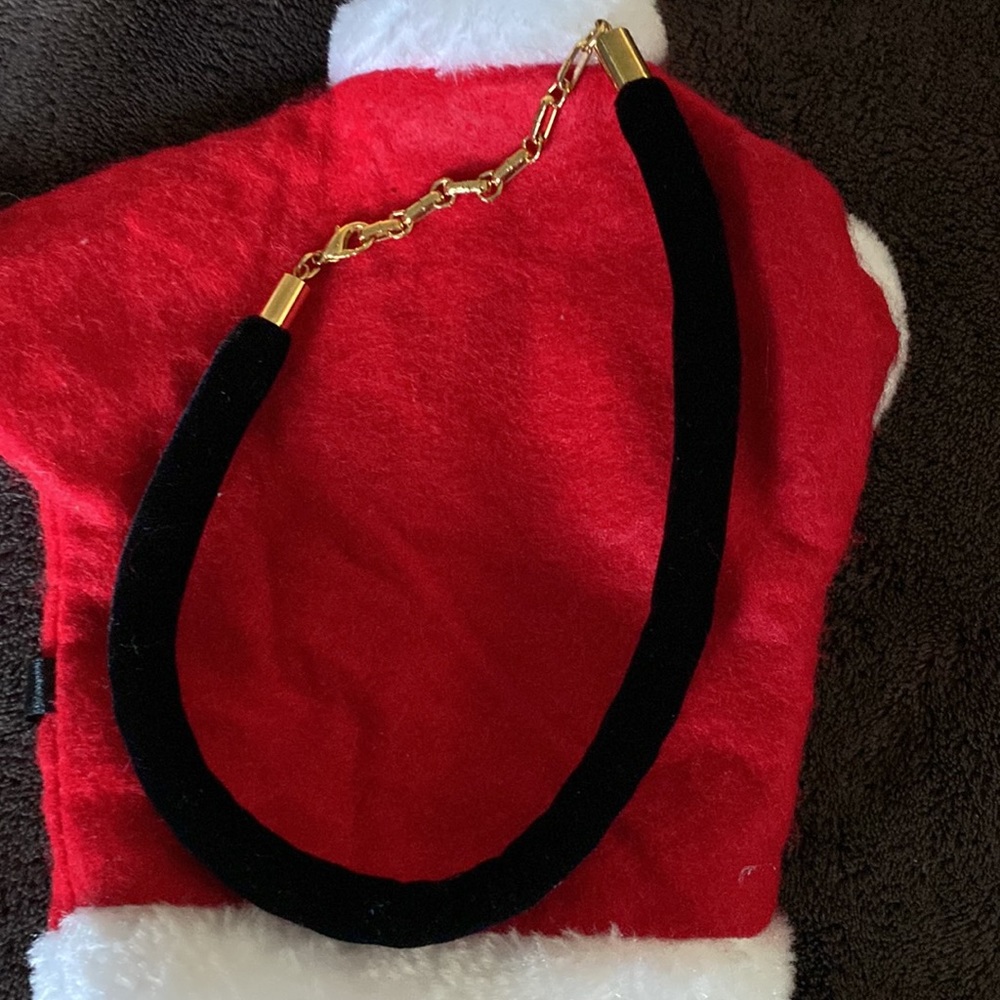 New black velvet chocker necklace